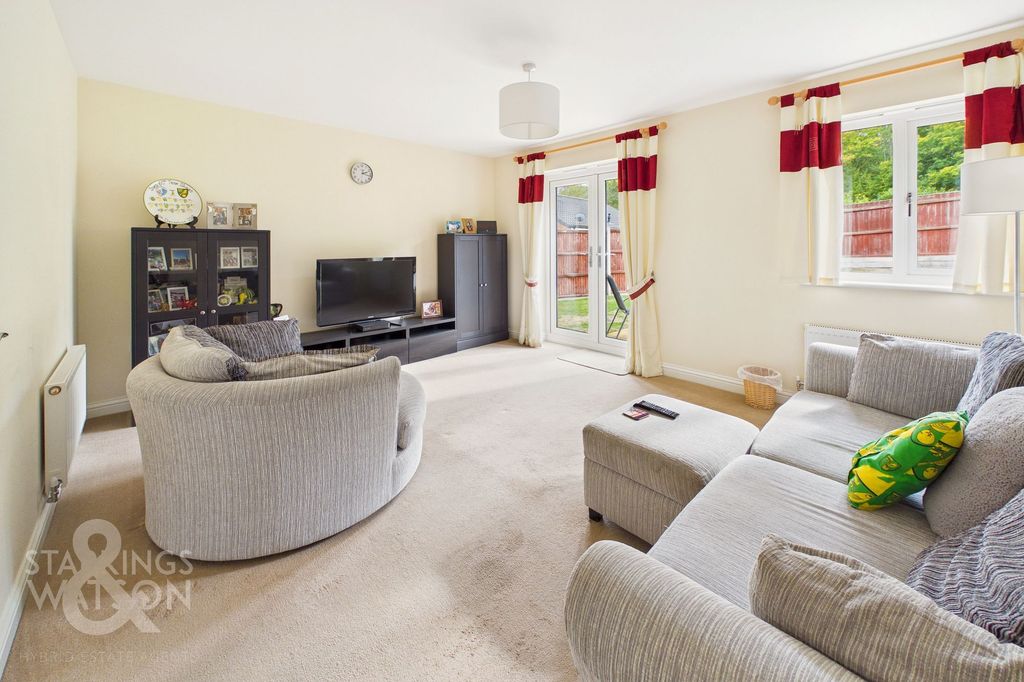 Property photo 2 of 17