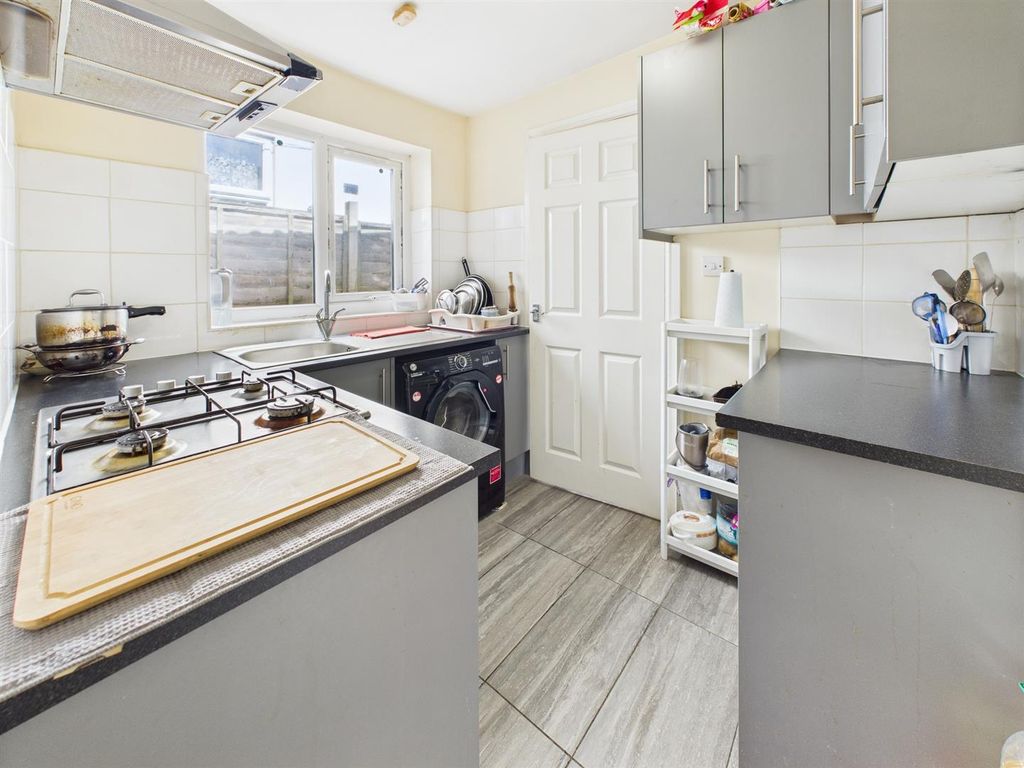 Property photo 2 of 10 Kitchen