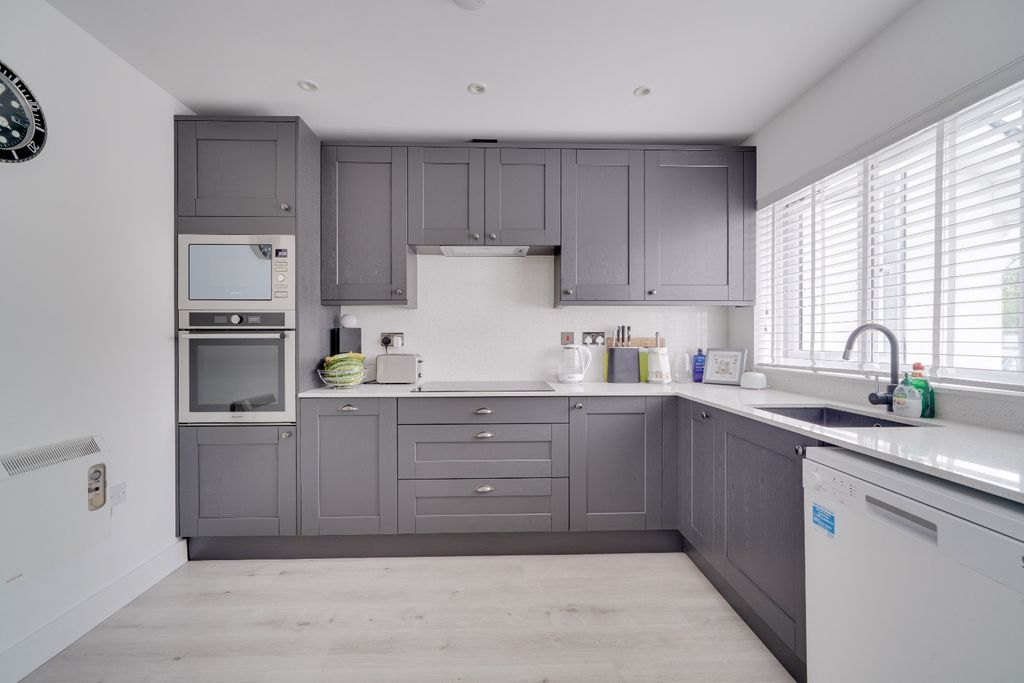 Property photo 3 of 13 4416983