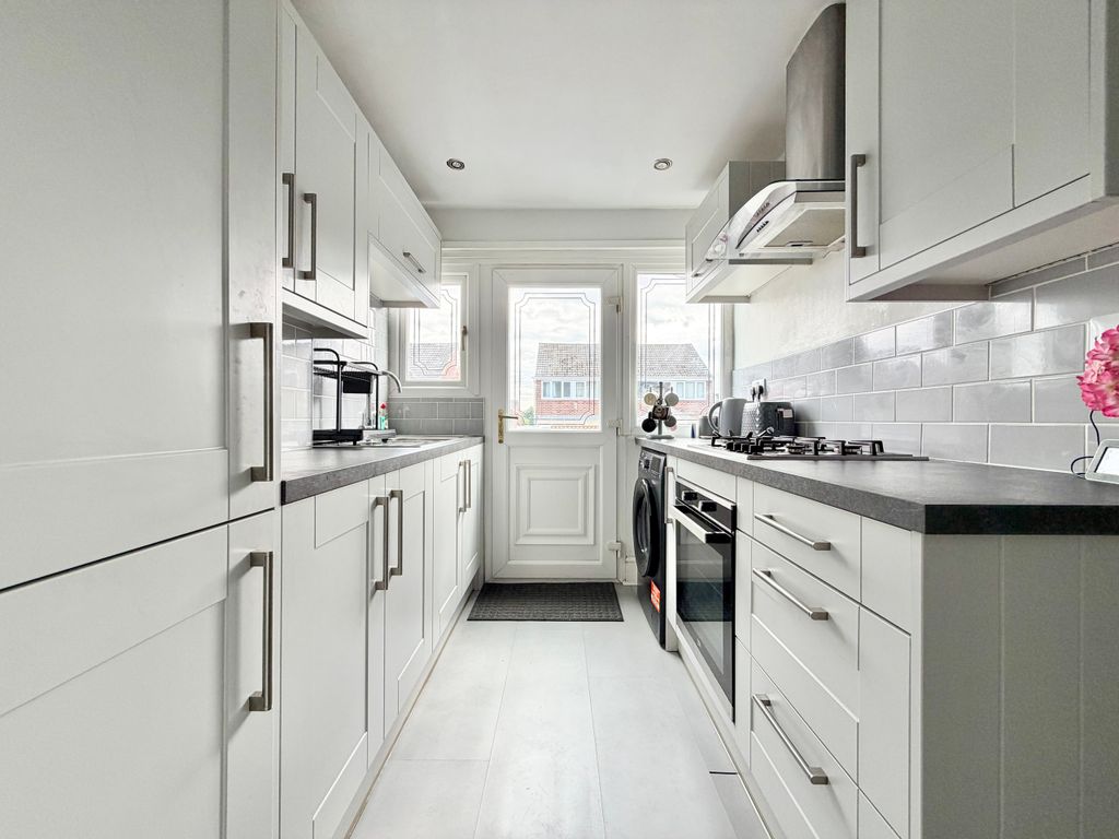 Property photo 3 of 20 Kitchen