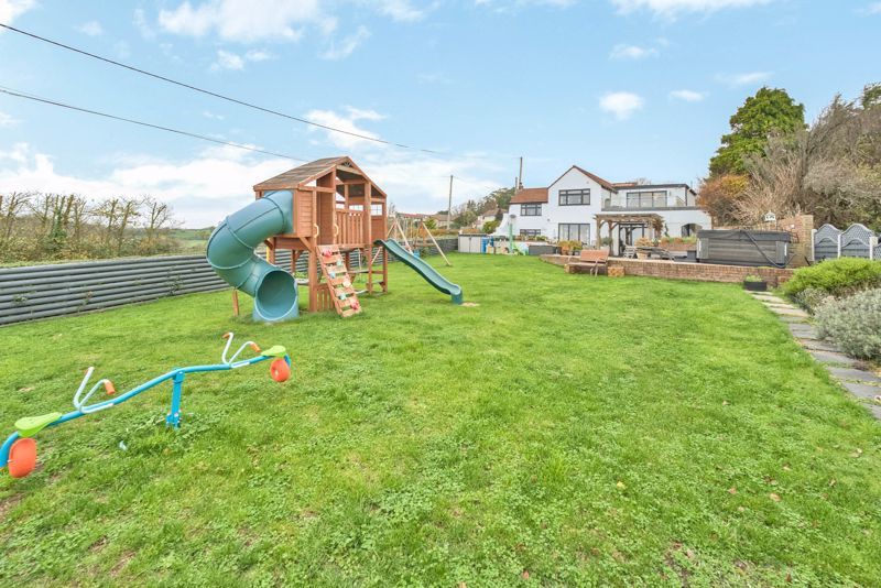 Property photo 2 of 49 Photo 12