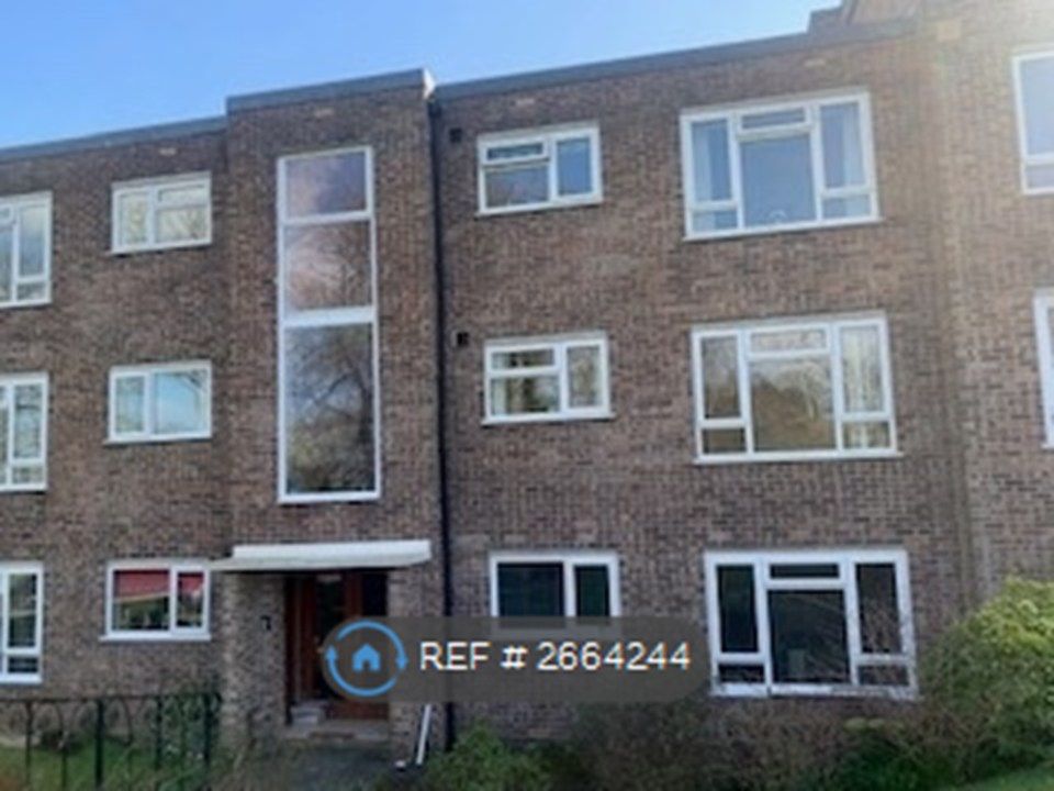 Property photo 2 of 21 Entrance / Front (1st Floor)