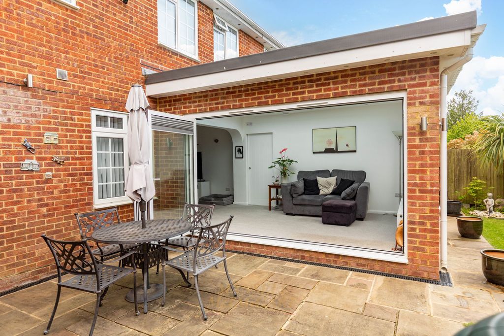 Property photo 2 of 31