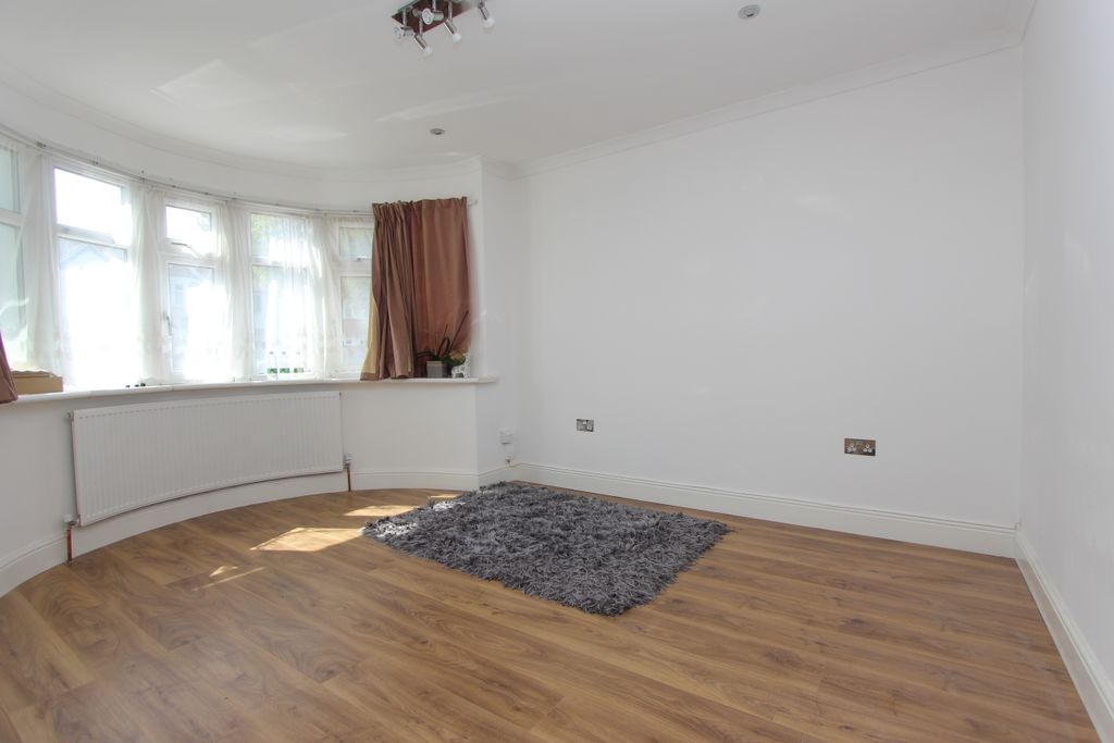 Property photo 3 of 10 Img_9490