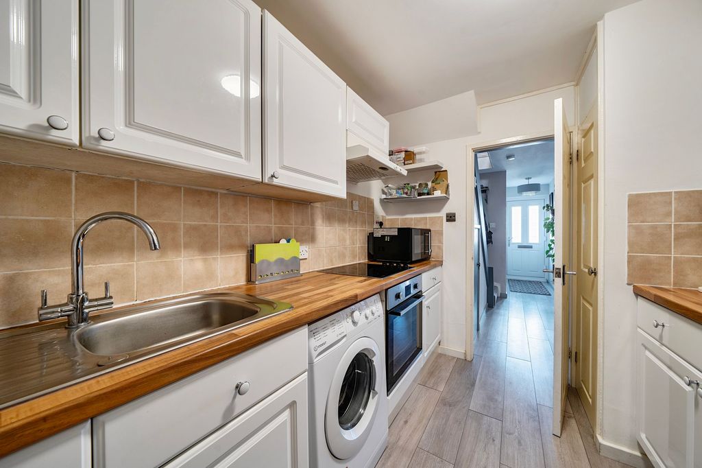 Property photo 2 of 21 Kitchen