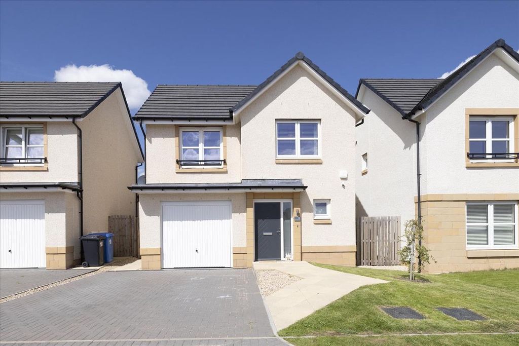Property photo 1 of 32