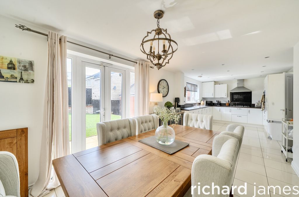 Property photo 3 of 14 071B79cd1ee542E7A513Eb7Bf356d064