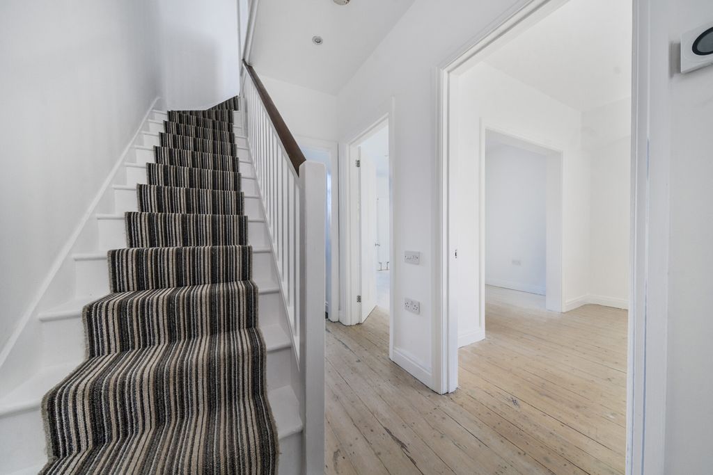 Property photo 3 of 9 Hallway