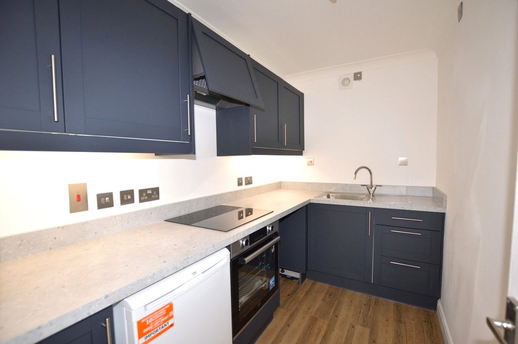 Property photo 3 of 10 3 - Picture No. 04