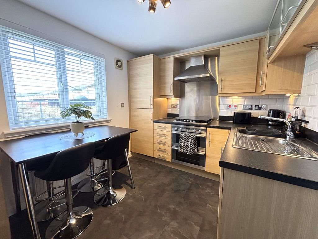 Property photo 3 of 27