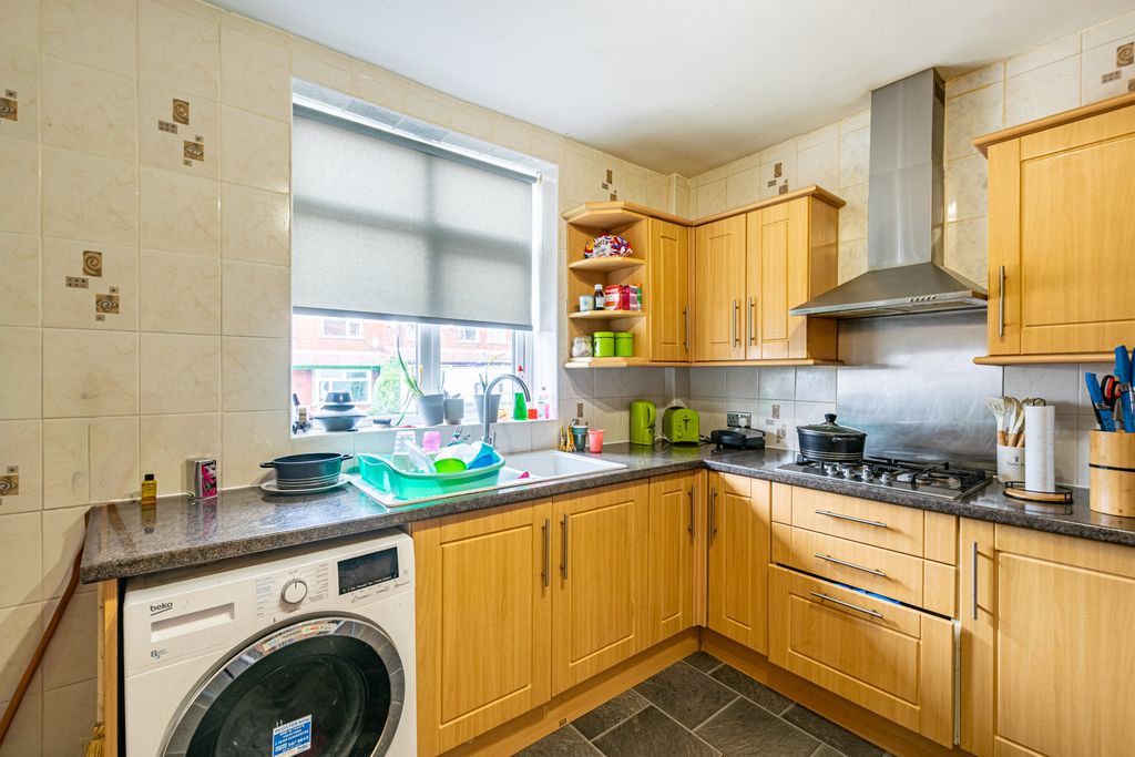 Property photo 3 of 6 Kitchen1