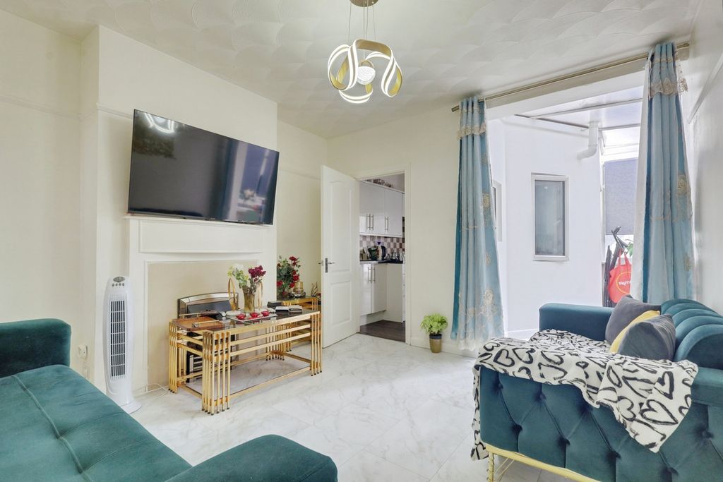 Property photo 2 of 11
