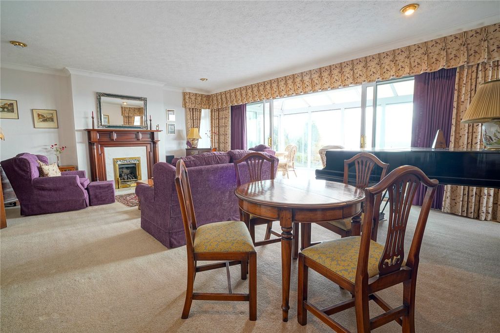 Property photo 3 of 32 Picture No. 15