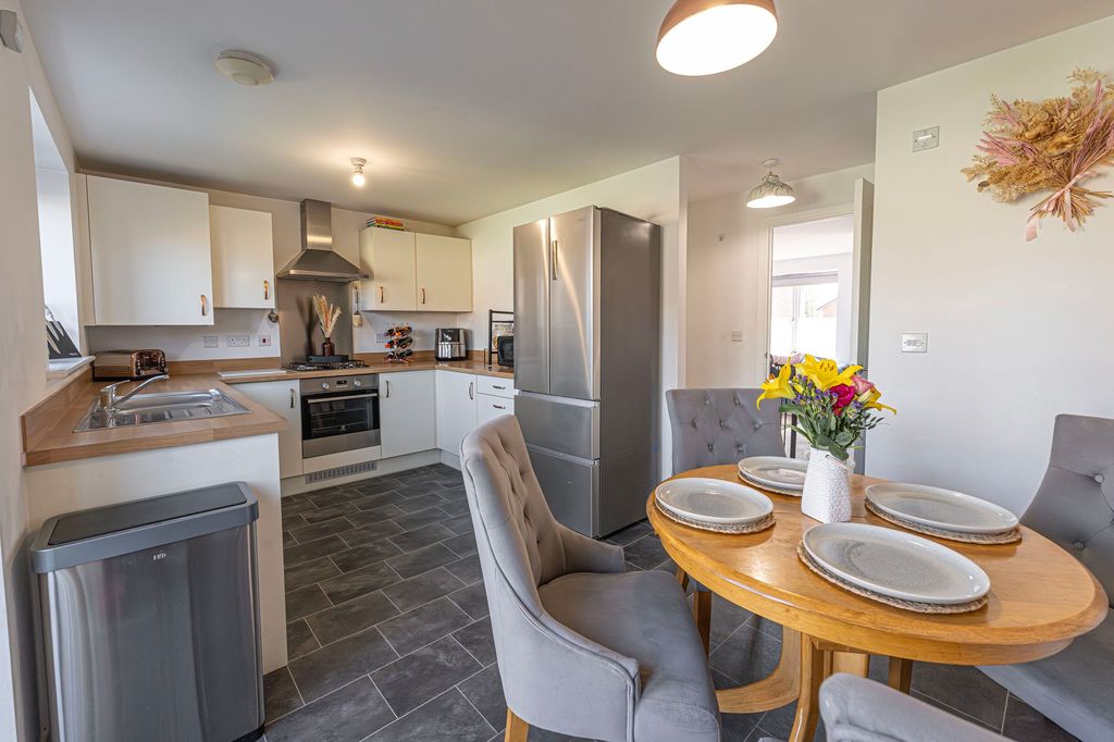 Property photo 1 of 40