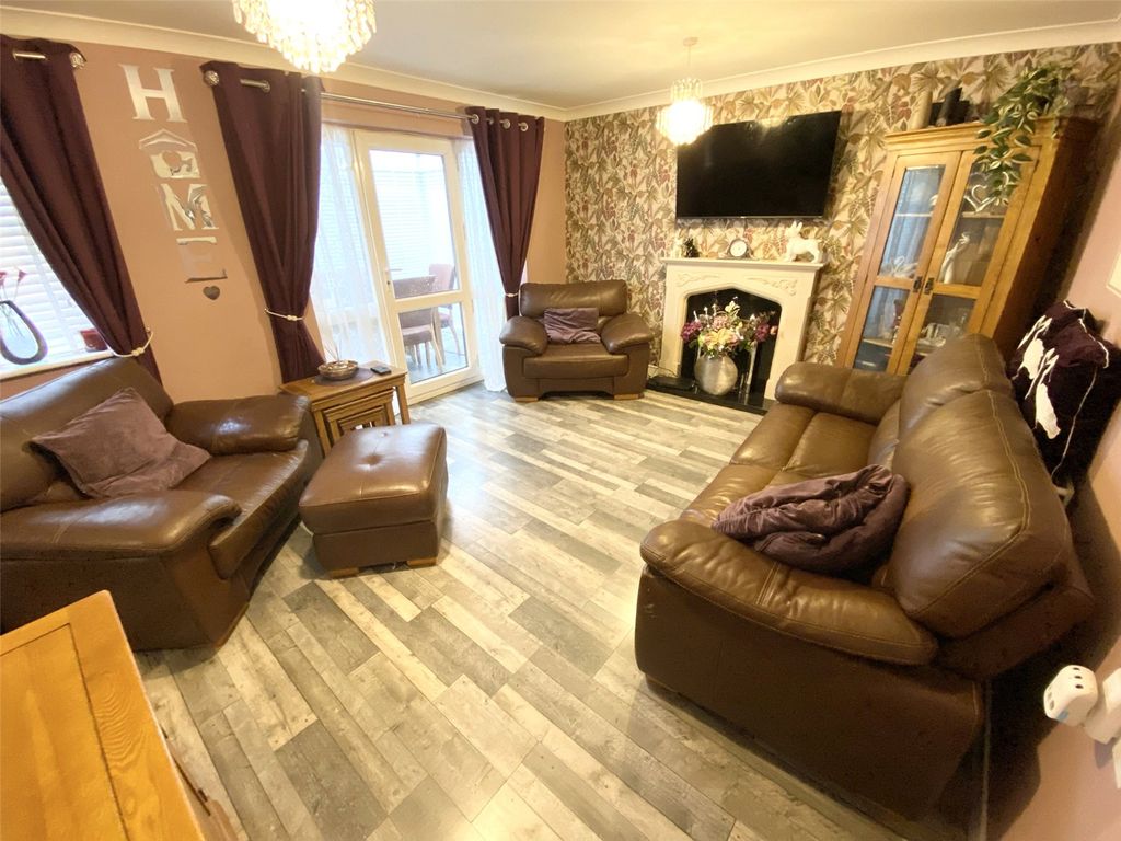 Property photo 3 of 15 Picture No. 02