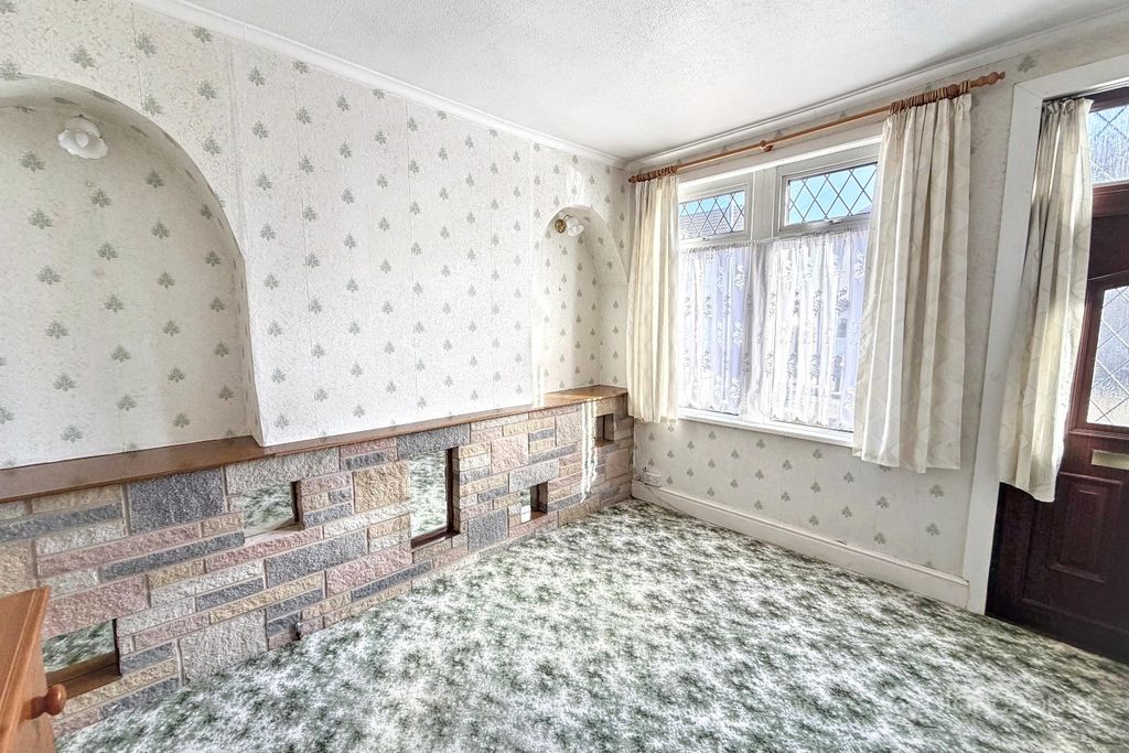 Property photo 3 of 13 5531266