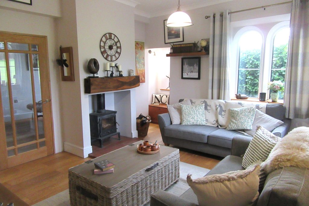 Property photo 2 of 31