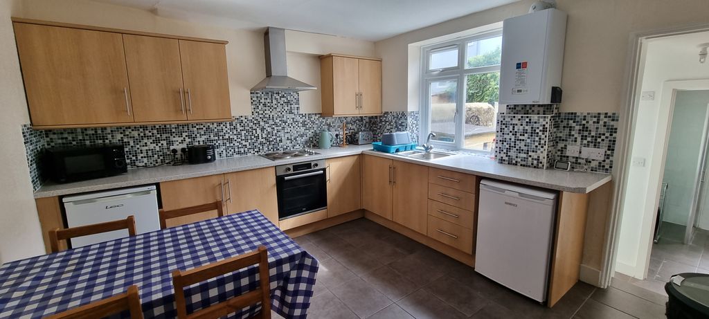 Property photo 1 of 9 Kitchen