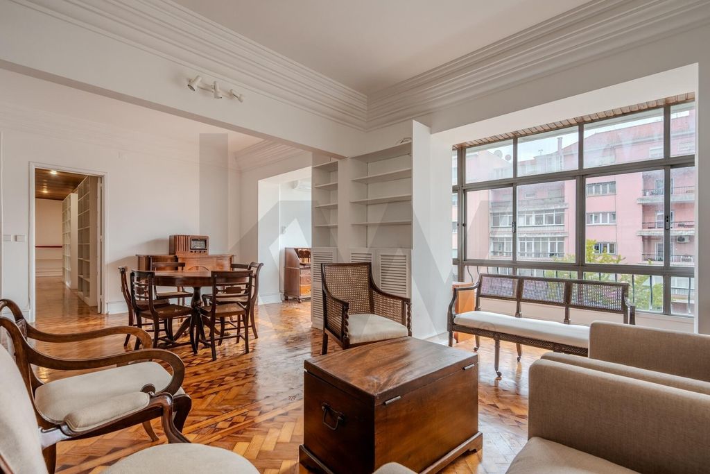 Property photo 1 of 57 Spacious, Very Bright 198 m² T6 Flat, South-Facing, On Avenida João XXI – Areeiro, Lisbon