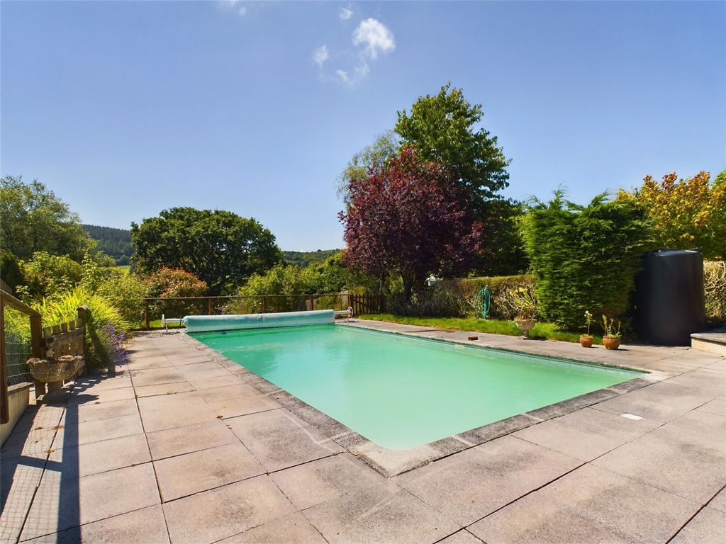 Property photo 1 of 21 Swimming Pool