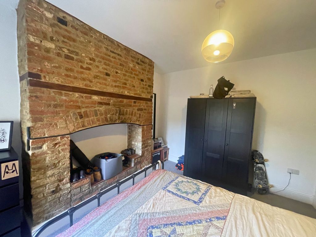 Property photo 3 of 6 Bedroom 1