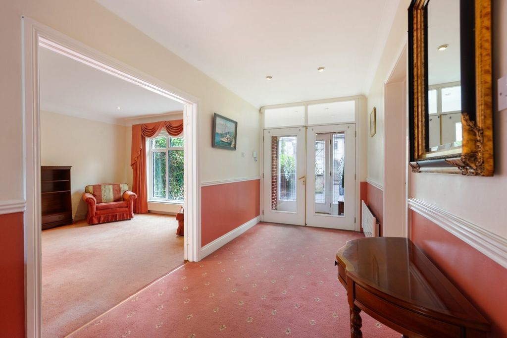 Property photo 3 of 22 Picture No. 02