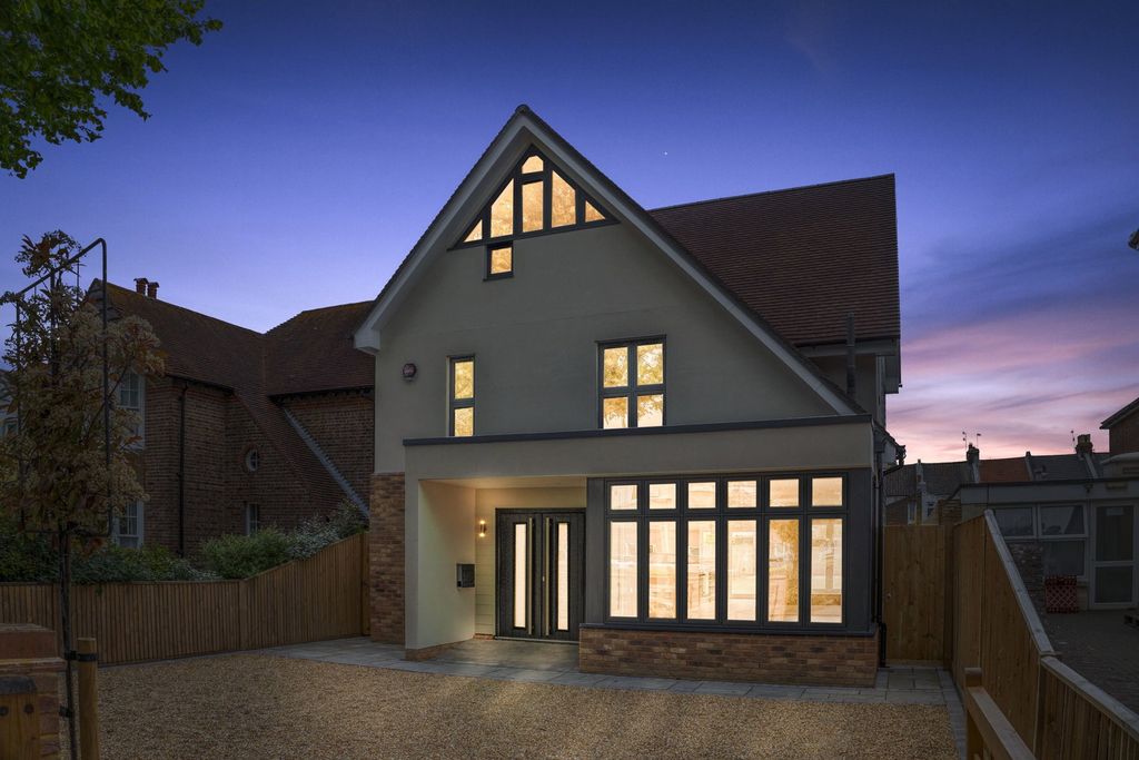 Property photo 1 of 23