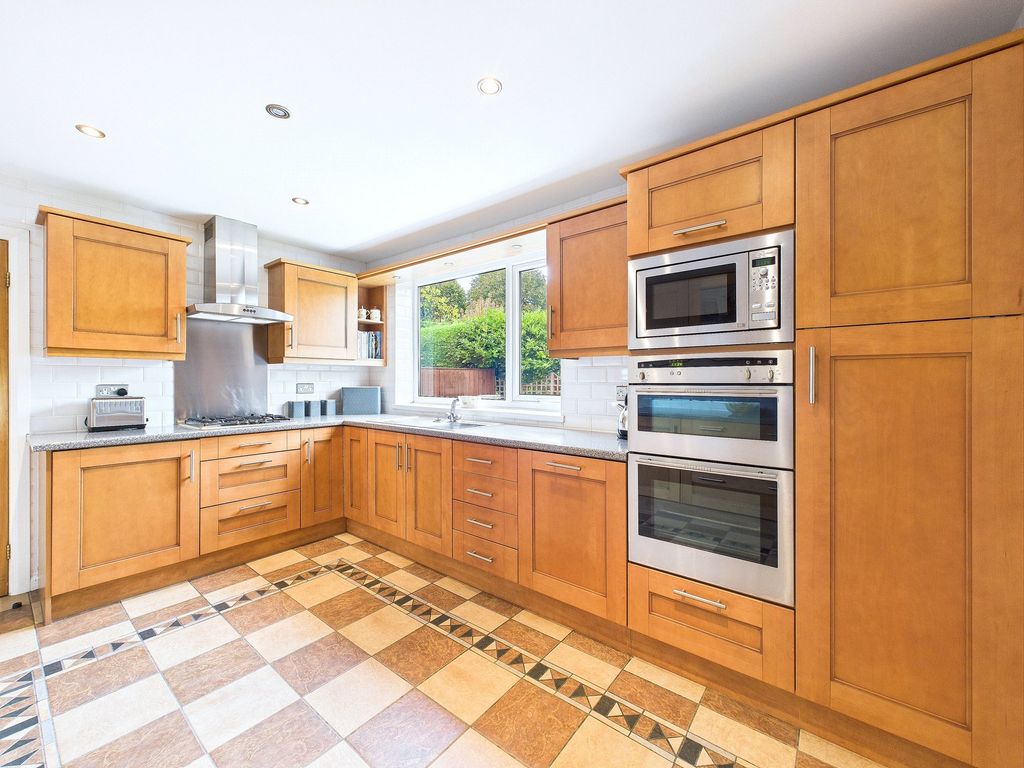 Property photo 3 of 24 Kitchen