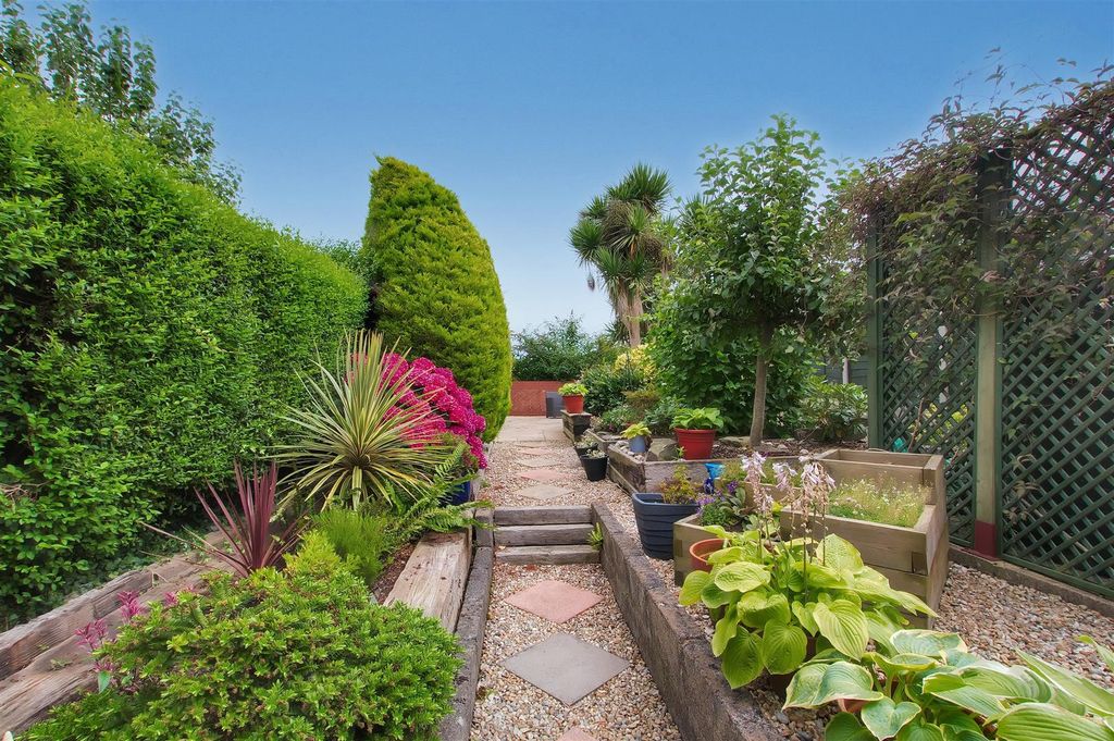 Property photo 3 of 42 Garden