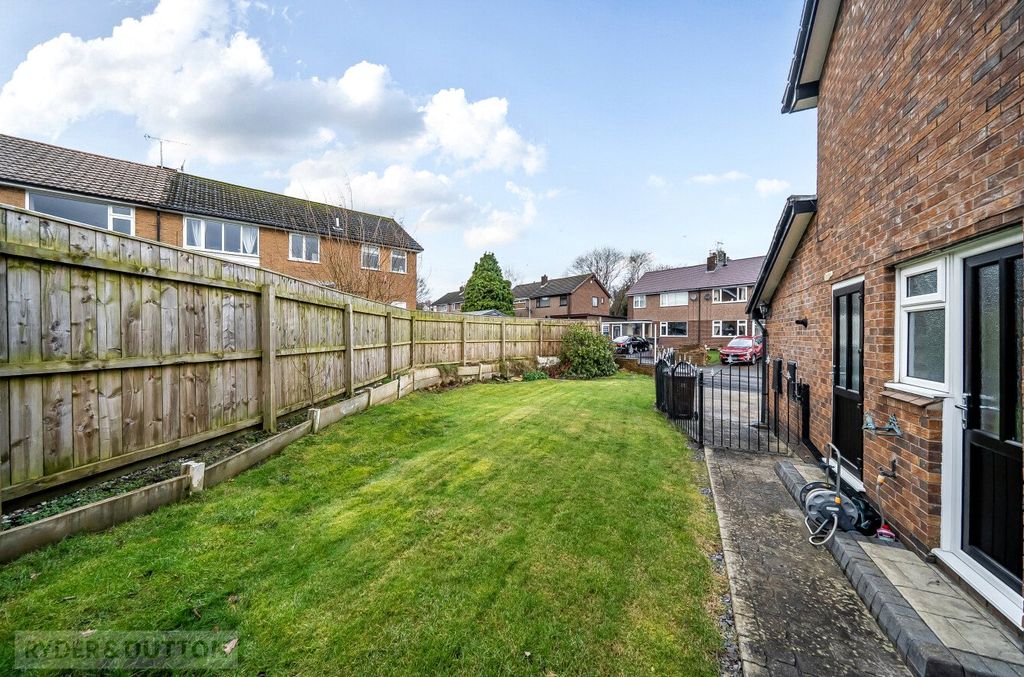 Property photo 2 of 21 Side Garden