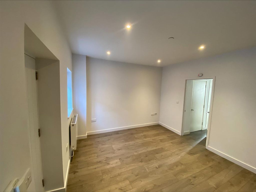 Property photo 3 of 7 Living Area