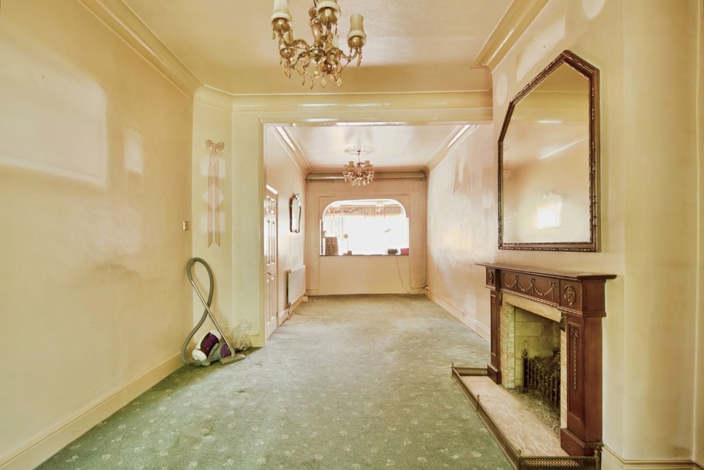 Property photo 3 of 19 Pbox-Img.Jpg