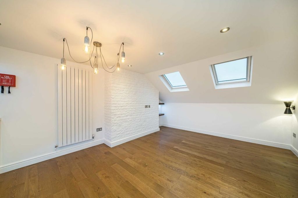 Property photo 2 of 7