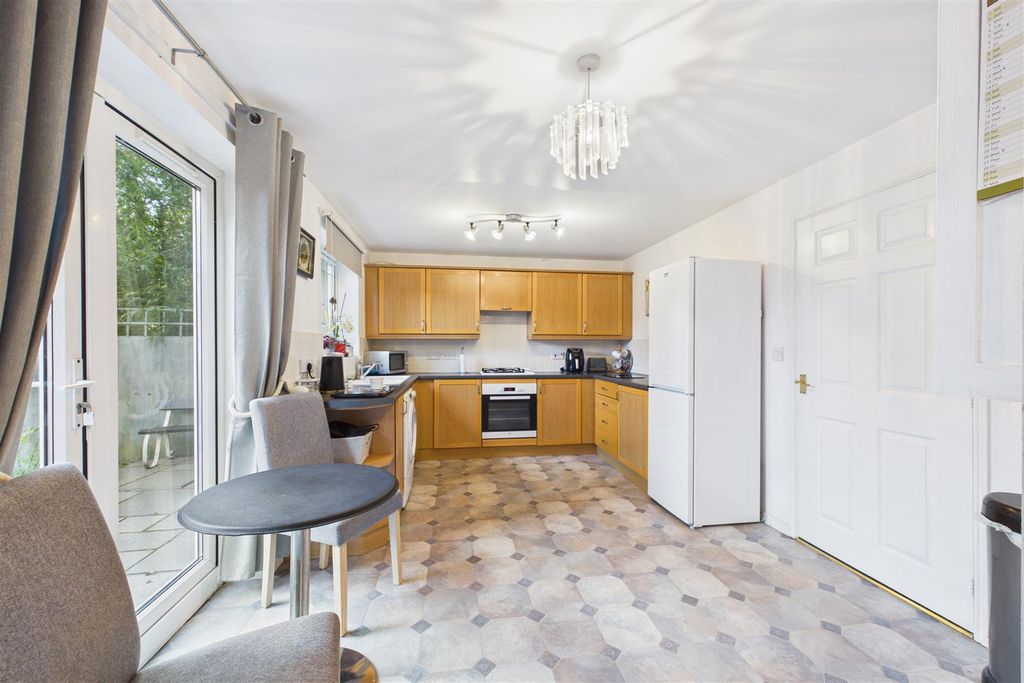 Property photo 3 of 14 Kitchen Diner