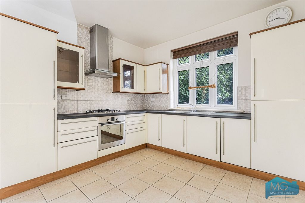 Property photo 3 of 28 Picture No. 27