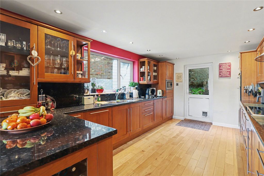 Property photo 3 of 28 Kitchen