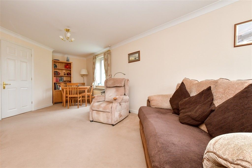 Property photo 2 of 14 Lounge