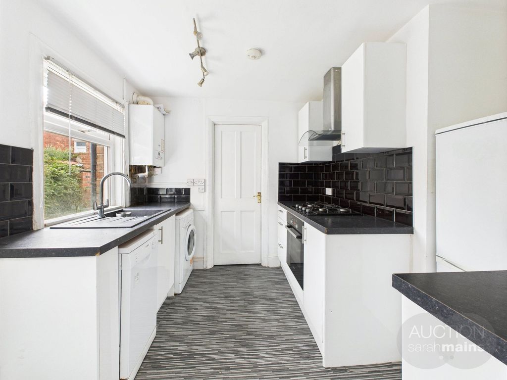 Property photo 2 of 9 Kitchen
