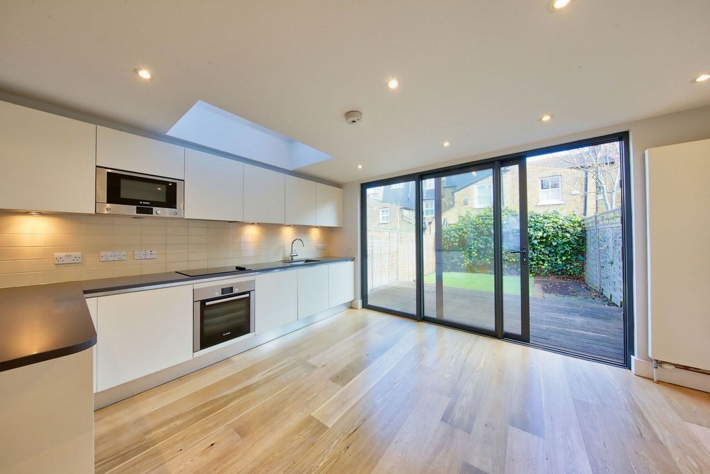 Property photo 2 of 14 Photo 10