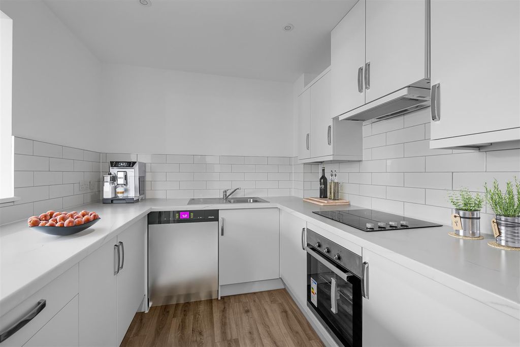 Property photo 3 of 9 Kitchen