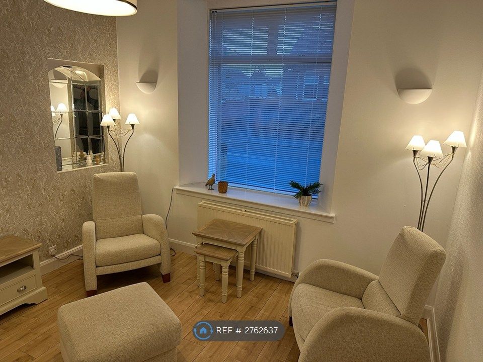 Property photo 3 of 16 Lounge