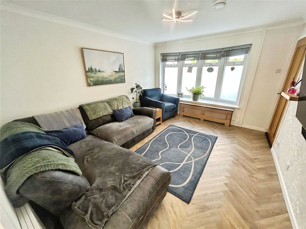 Property photo 2 of 21 Lounge