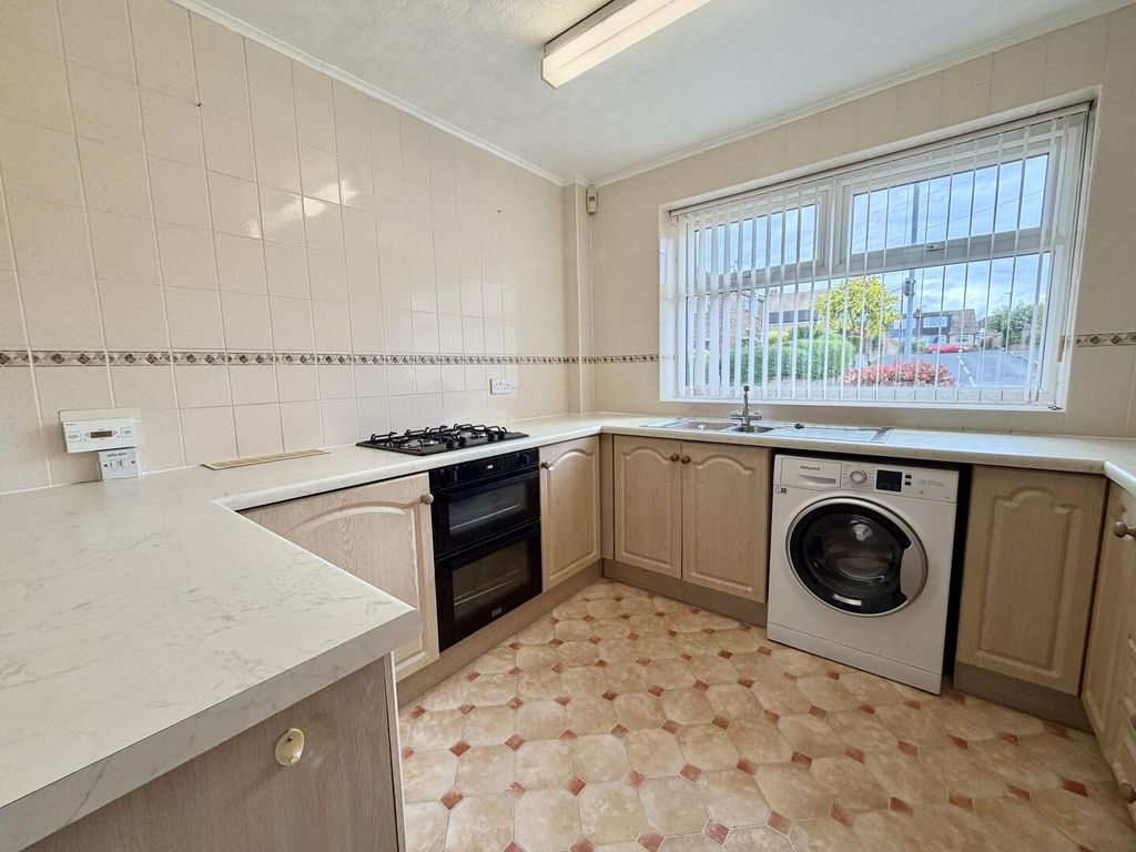 Property photo 3 of 12 Kitchen
