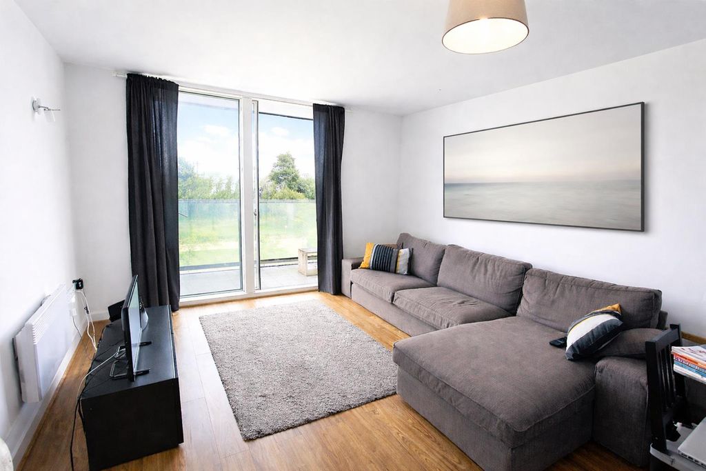 Property photo 2 of 8