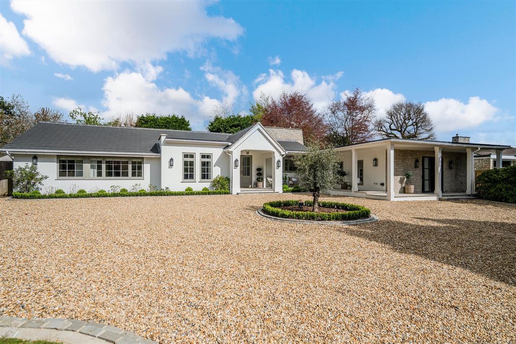 Property photo 1 of 40 Russell Close, 4 (13).Jpg