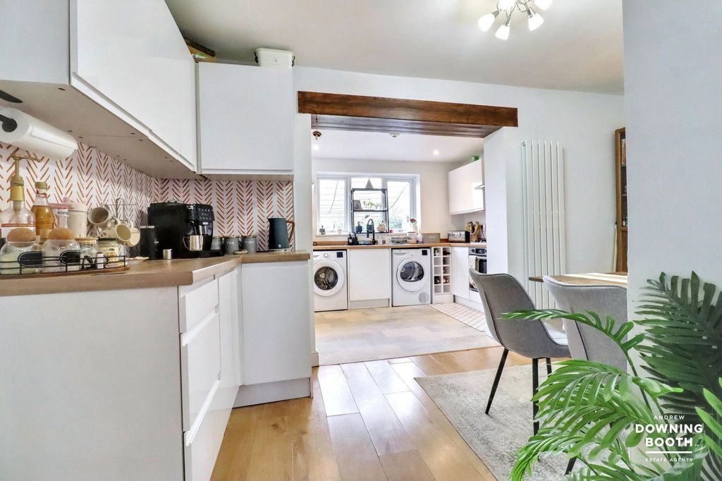 Property photo 3 of 28