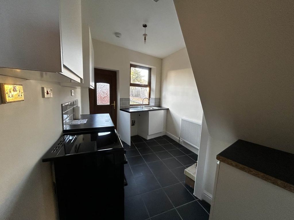 Property photo 2 of 6 Kitchen