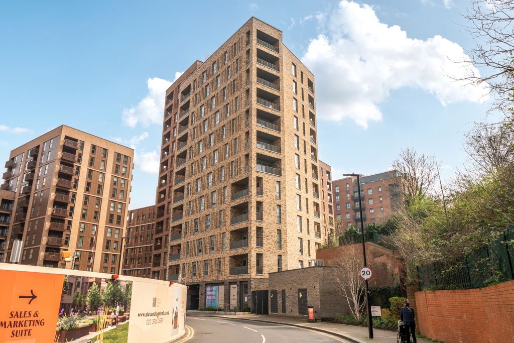 Property photo 3 of 22 1435039-1-69c13Cf...
