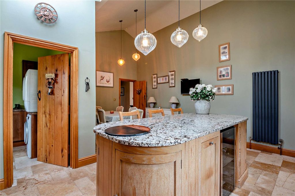 Property photo 3 of 22 Picture No. 14