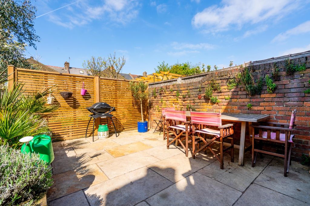 Property photo 2 of 15 4226742